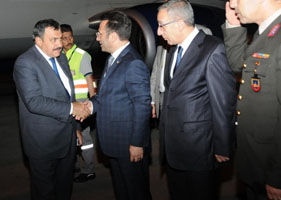 AKSOY EROĞLUNU HAVALİMANINDA KARŞILADI