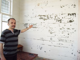 Tarihi ahşap camii uzanacak el bekliyor