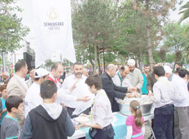 Semerkand Haftası'nda 500 kişilik pilav dağıtıldı