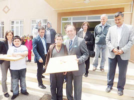 Bafra Kaymakamı Katırcı otistik çocuklar ve aileleriyle kahvaltı etti