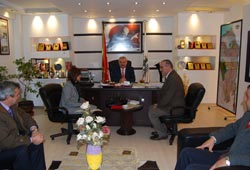 Kaldırım'a destek plaketi