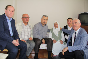 Milletvekili Demir, 107 yaşındaki teyzeyi unutmadı