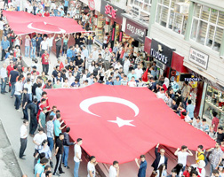 SAMSUN'DA BAYRAĞA SAYGI YÜRÜYÜŞÜ