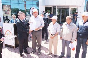 Bafralı çiftçilere tapuları dağıtıldı