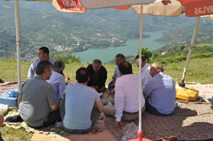 Ayvacık Manzarası Eşliğinde Piknik
