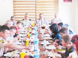 ŞEHİT BABALARINA ANLAMLI KUTLAMA