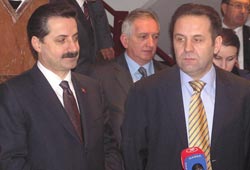 'Siyasi nema peşindeler'