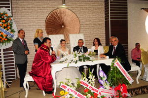 Nikah Başkan Taşçı'dan, Şahitlik Kaymakam Bakoğlu'ndan