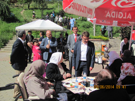BAŞKAN KAHVALTI VERDİ