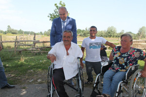 TOGAR TEKKEKÖYDE ENGELLİ AİLENİN YANINDA‏