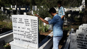 Ülkü Ocakları ülkücülerin kabirlerini ziyaret etti