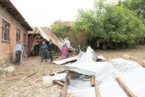 SAMSUNDA ŞİDDETLİ RÜZGAR: 1 ÖLÜ