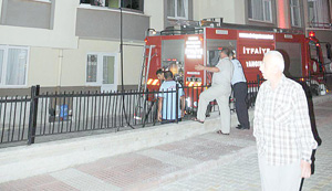 EVİNDE YANGIN ÇIKARIP KAÇTI