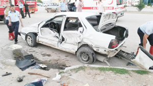 İKİ OTOMOBİL ÇARPIŞTI: 1 ÖLÜ