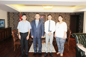 BEYAZAY DERNEĞİ BAŞKANI VALİ AKSOY'U ZİYARET ETTİ