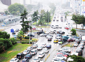 Samsun'da şiddetli yağmur trafiği altüst etti
