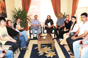Minnet dolu olmalıyız