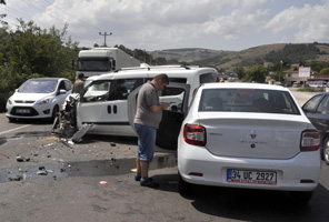 SAMSUN'DA ZİNCİRLEME KAZA: 2 YARALI