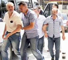 DERNEK LOKALİNDE 3 RUHSATSIZ TABANCA ELE GEÇTİ