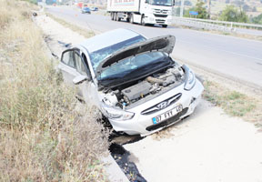 Otomobil Yağmur Suyu Hattına Düştü