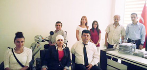 Engellilere asansörlü servis aracı
