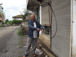Çalınan telefon kabloları mahallenin sesini kesti