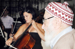 HUZUREVİNDE OPERA RÜZGARI