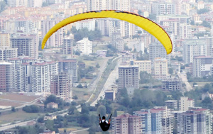 SAMSUN'DA YAMAÇ PARAŞÜTÜ ŞENLİĞİ