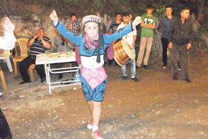 KÜÇÜK EFE  HAYRAN BIRAKTI