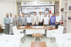 "ŞAHISLARA DEĞİL TOPLUMA HİZMET"