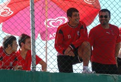 Arkadaşlarını tribünden izlediler