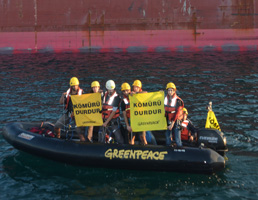 Eylem yapan 3 Greenpeace üyesi gözaltında