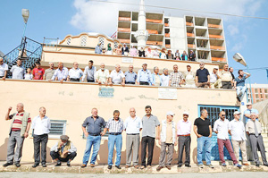 Mahalleli, camilerinin yıkılmaması için eylem yaptı