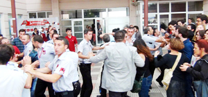 ÜNİVERSİTEDE STANT GERGİNLİĞİ