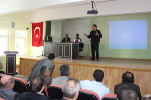 Öğrenci taşıyan servis şoförlerine seminer verildi