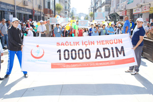 ANNE, BABA VE ÇOCUKLARLA YÜRÜYORUZ