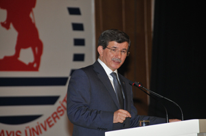 Başbakan Davutoğlu: Bakanlık geçici, hocalık bakidir
