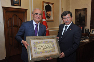 BAŞBAKAN DAVUTOĞLU BÜYÜKŞEHİR BELEDİYESİNİ ZİYARET ETTİ