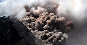 Japonyada Ontake yanardağı patladı: 31 dağcı ölü bulundu