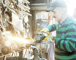 BIÇAKLAR KURBANA HAZIRLANIYOR