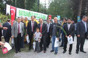 Bafra Orman İşletme Müdürlüğü arife günü 5 bin fidan dağıttı