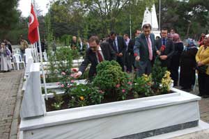 Bafrada Kurban Bayramı arifesinde mezarlıklar doldu taştı