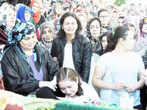 GÖZYAŞLARI SEL OLDU