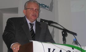 İş dünyası Akan için sevinçli