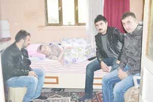 Ayvacık Ak Parti Gençlik'ten  Hamide nineye yardım eli