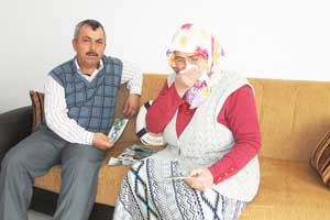 Mısırda tutuklu oğullarından gelecek hayırlı haberi bekliyor