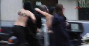 FEMEN'ler bu kez rahip kaçırdı