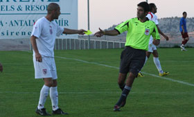 Ömür'den hakeme sarı kart