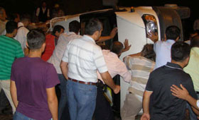 Mevsimlik işçiler devrildi