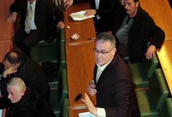 B.Belediyesi hissesini satacak